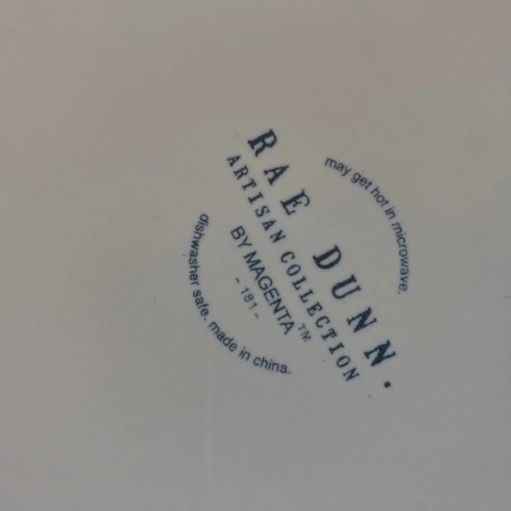 Rae Dunn Happy Howlidays. Christmas Dog dish. Lg.